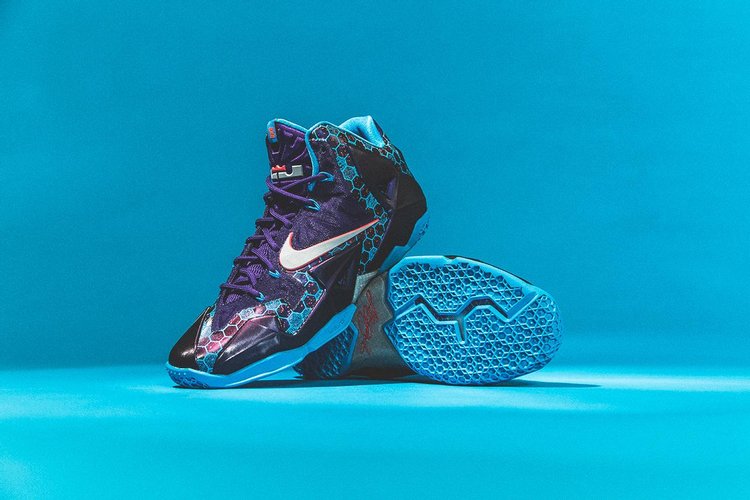 حذاء رياضي Nike LeBron 11 'Hornets' باللون الأرجواني