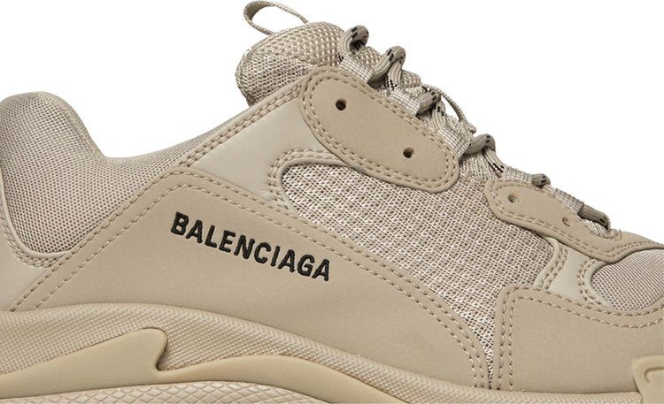 حذاء رياضي Balenciaga Triple S باللون البيج والبني