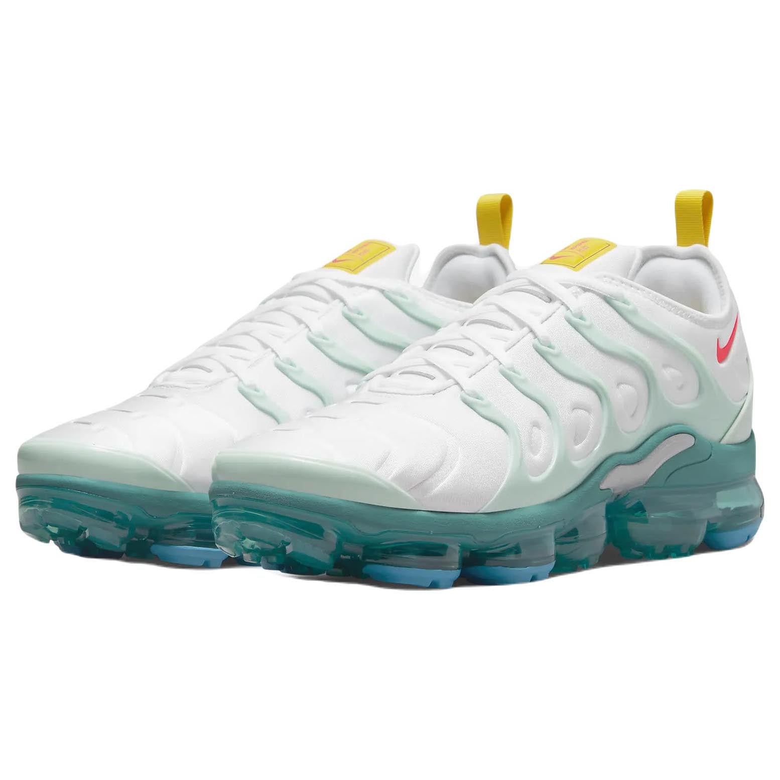 حذاء رياضي Nike Air VaporMax Plus باللون الأبيض/الفيروزي