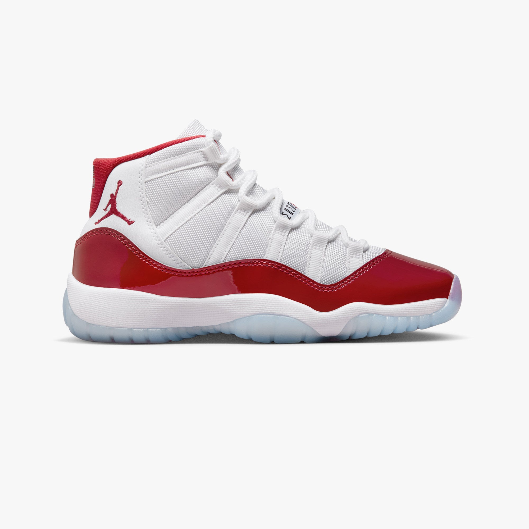 حذاء رياضي Air Jordan 11 Retro GS Cherry باللون الأبيض