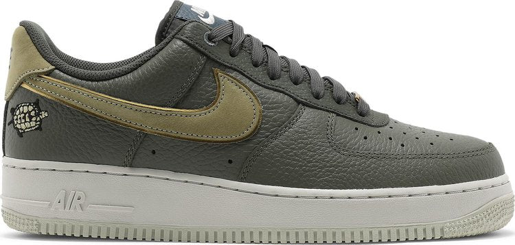 حذاء Nike Air Force 1 Low "Turtle"، باللون الأخضر