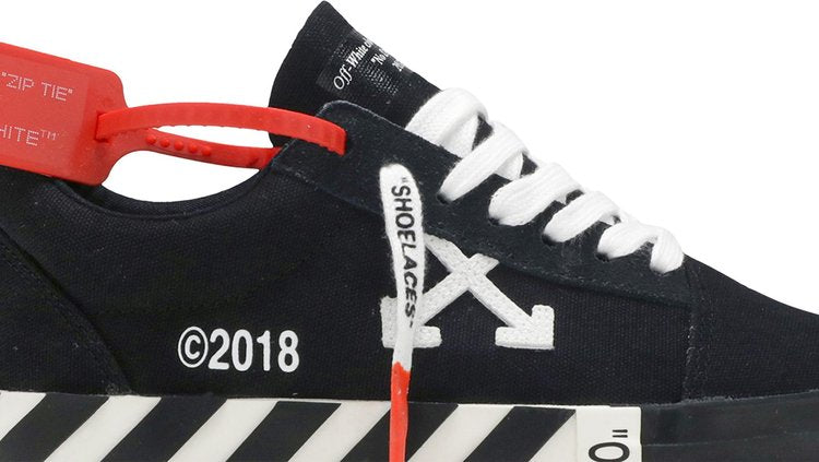 حذاء رياضي Off-White Wmns Vulc Low Top أسود، أسود