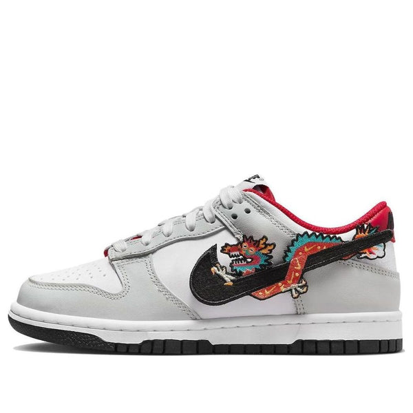 حذاء رياضي (GS) Nike Dunk Low 'Year of the Dragon'، باللون الأبيض