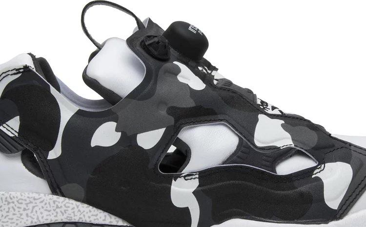 حذاء رياضي من ماركة Bathing Ape x Mita x Instapump Fury 'White Black Camo' من ماركة Reebok باللون الأبيض