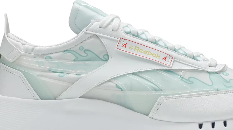 حذاء رياضي من مجموعة Hot ones x classic leather legacy 'the hungry quencher' من شركة Reebok باللون الأبيض