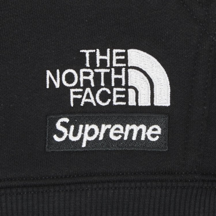 سويت شيرت بغطاء رأس قابل للتحويل من Supreme x The North Face باللون الأسود