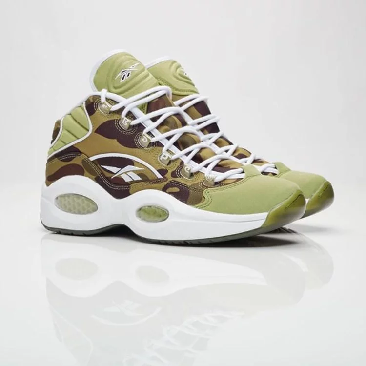 حذاء رياضي من ماركة Bathing Ape x Mita x Question Mid '1st Camo' من ماركة Reebok باللون الأخضر