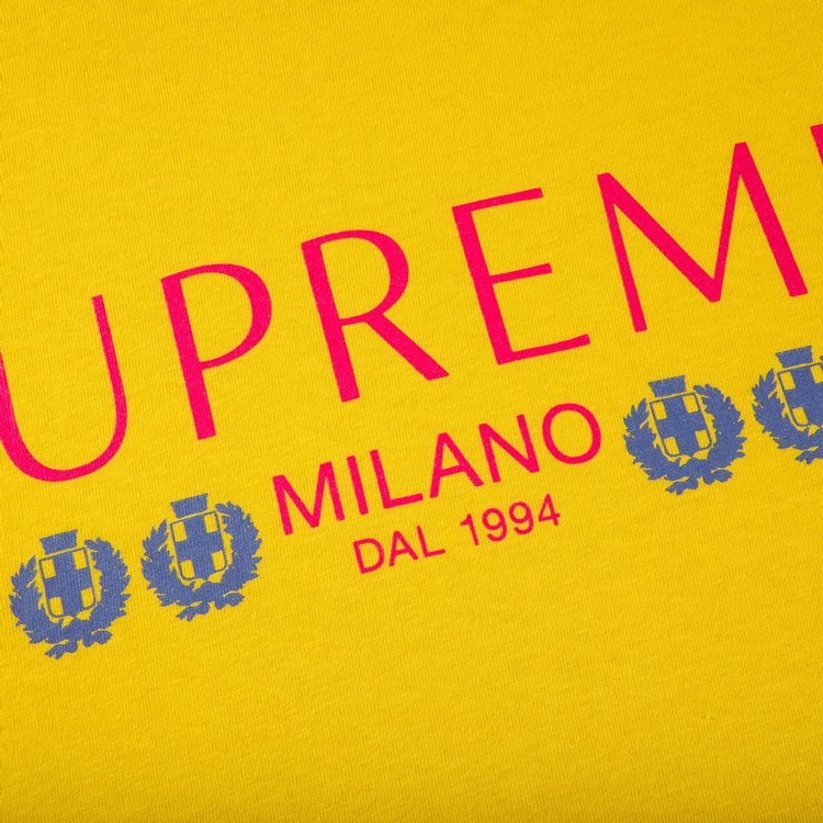 تي شيرت Supreme Milano باللون الأصفر