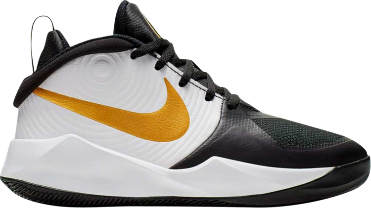 حذاء رياضي Nike Team Hustle D9 GS 'Black Metallic Gold' باللون الأسود