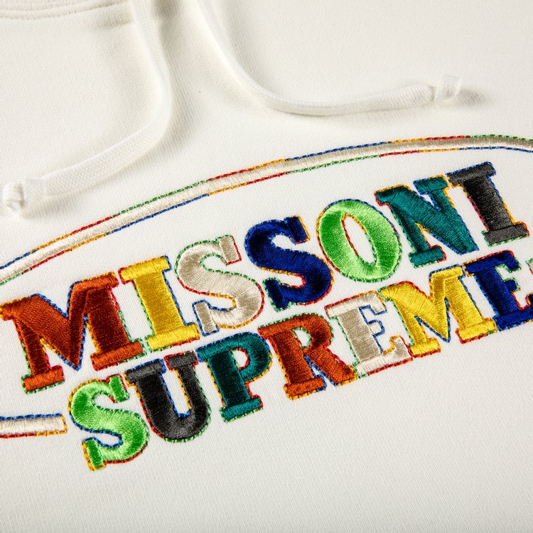 سويت شيرت Supreme x Missoni بغطاء رأس "أبيض"، باللون الأبيض