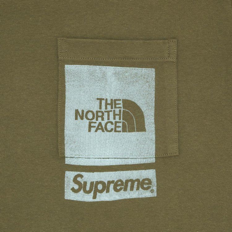 تي شيرت مطبوع عليه شعار Supreme x The North Face باللون الأخضر الزيتوني