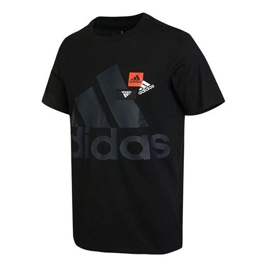 تي شيرت رجالي adidas Mh BP3 Tee1 مطبوع عليه شعار الأبجدية برقبة دائرية وأكمام قصيرة باللون الأسود، أسود