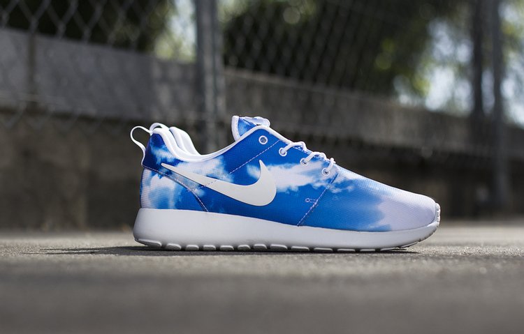 Nike Rosherun 'Santa Monica' Sneakers, White