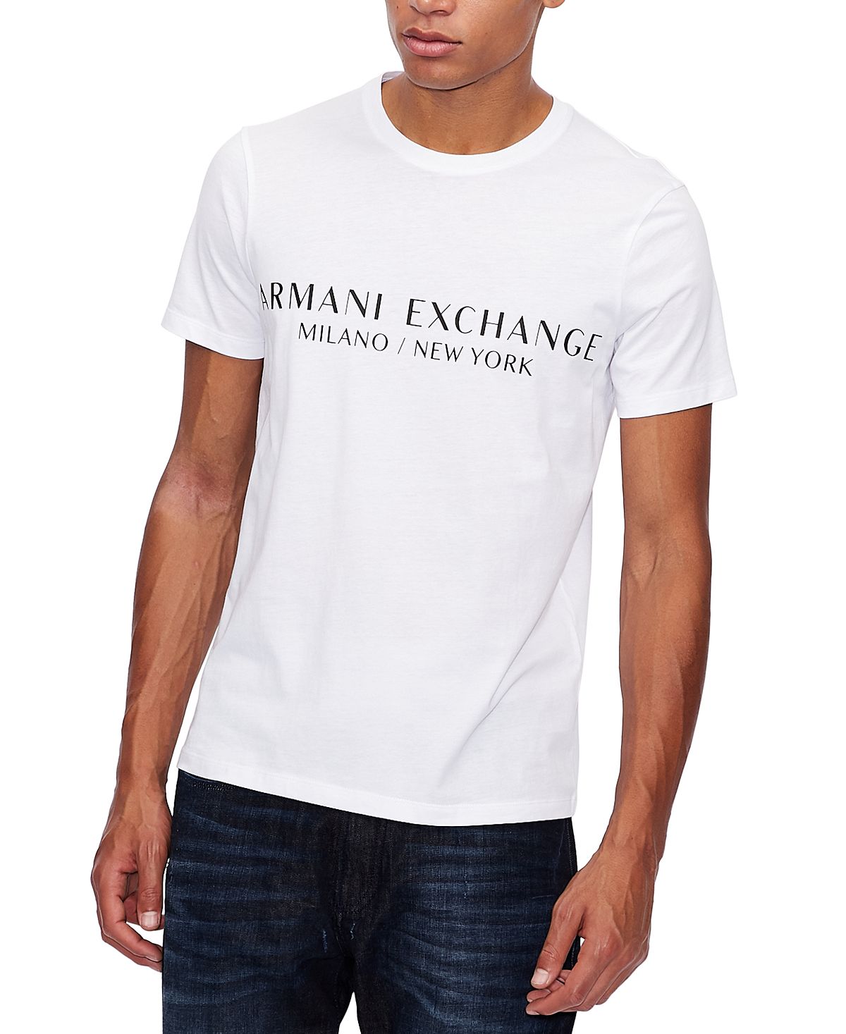 تي شيرت رجالي بشعار Milano New York وA|X Armani Exchange باللون الأبيض