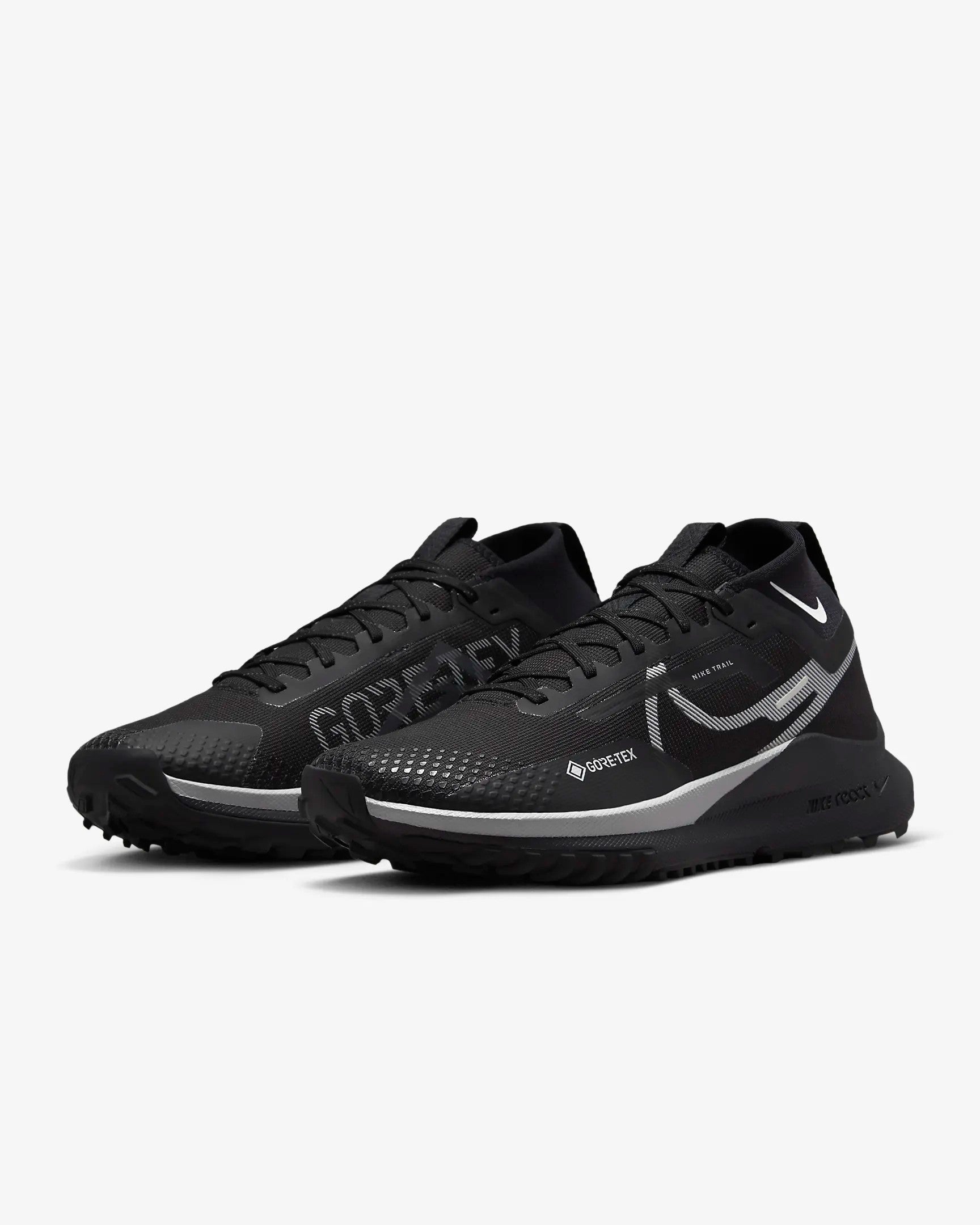 حذاء رياضي Nike Pegasus Trail 4 GORE-TEX باللون الأسود/الرمادي