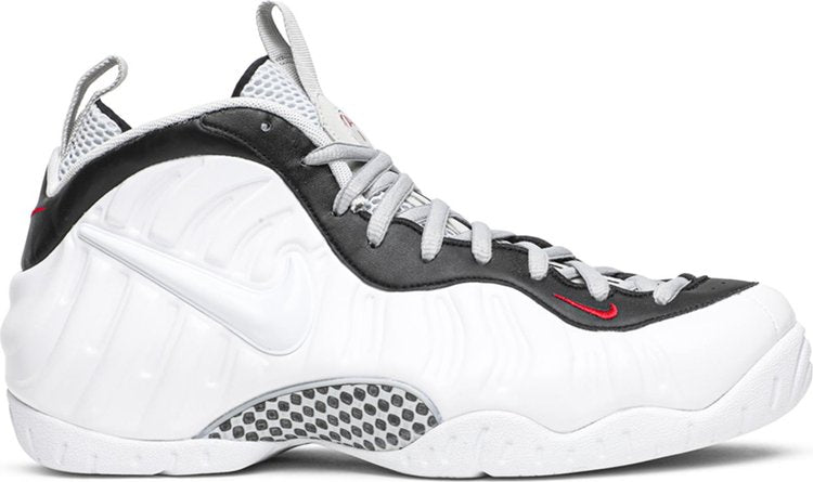 حذاء Nike Air Foamposite Pro باللون الأبيض الكرومي