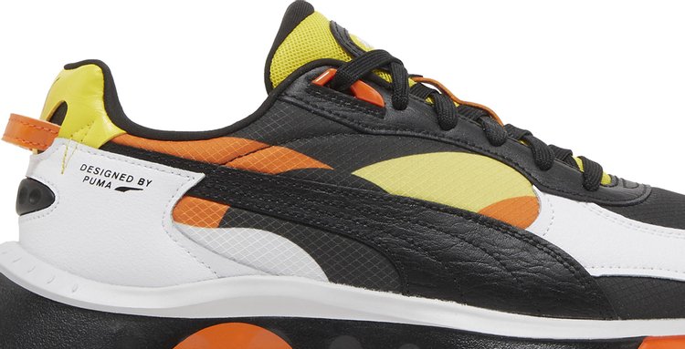 حذاء رياضي Puma Wild Rider Court Crush باللون الأصفر