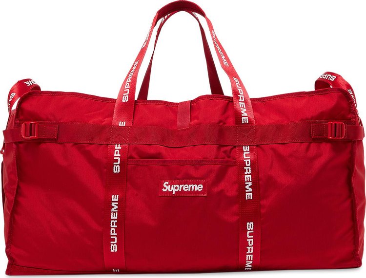 حقيبة كبيرة من Supreme باللون الأحمر