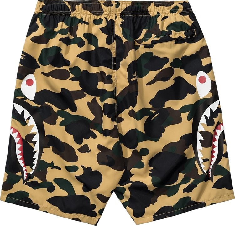 شورت شاطئ BAPE 1St Camo Side Shark باللون الأصفر، أصفر