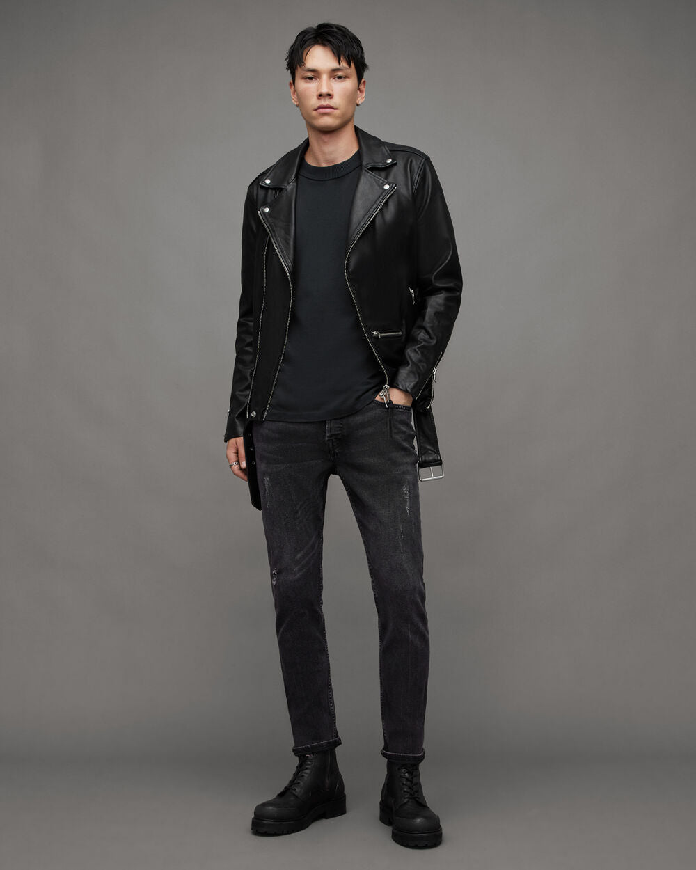 بنطلون جينز Rex Slim Fit من AllSaints مصنوع من قماش الدنيم المطاطي الناعم باللون الأسود المغسول