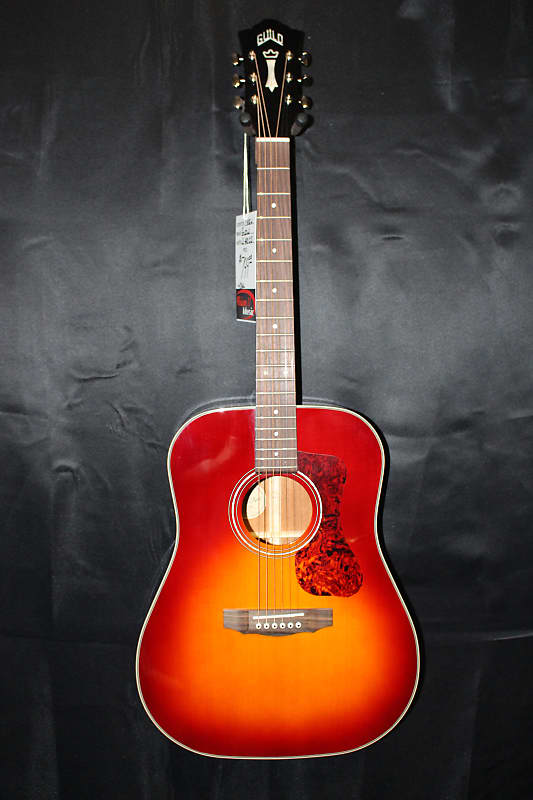 Acoustic guitar Guild D-140 Cherry burst