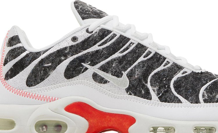 حذاء Nike Air Max Plus Essential 'Crater - Photon Dust' باللون الأبيض