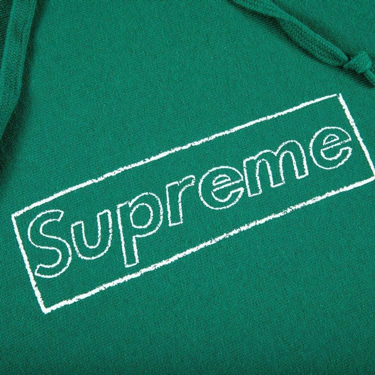 سويت شيرت Supreme x KAWS Chalk Logo بغطاء رأس "Light Pine" باللون الأخضر