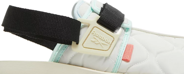 صندل Beatnik "chalk" من Reebok، حذاء رياضي باللون الأبيض