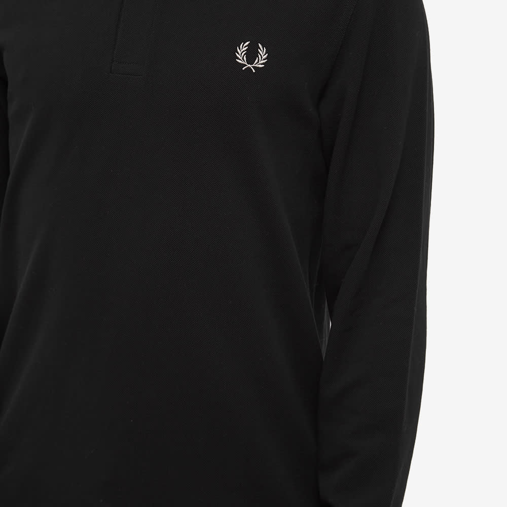 قميص بولو سادة بأكمام طويلة من Fred Perry، أسود