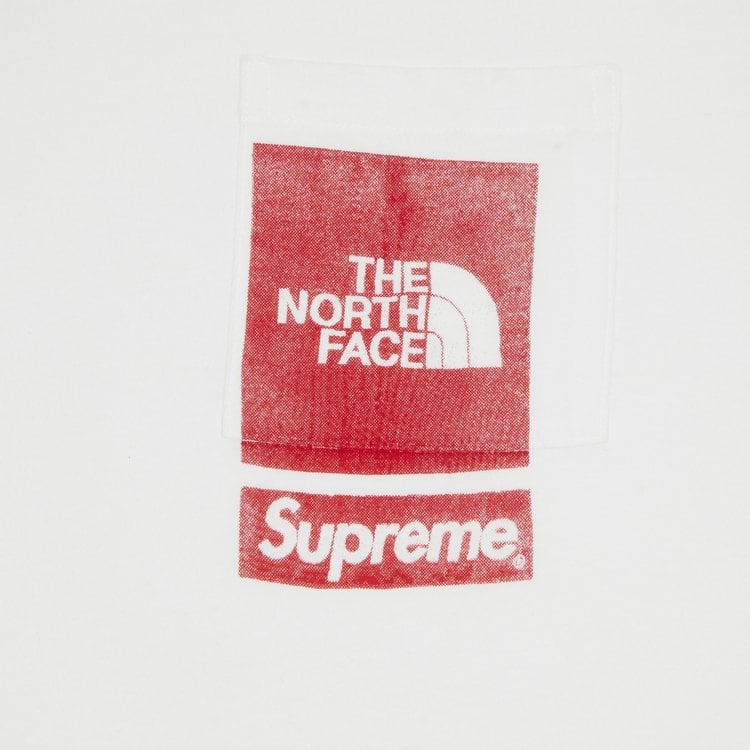 تي شيرت مطبوع عليه شعار Supreme x The North Face "White" باللون الأبيض