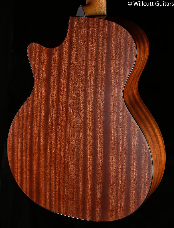 Glossy top Martin GPC-11E Sitka/Sapele (665) GPC-11E Gloss Top Sitka/ (665)