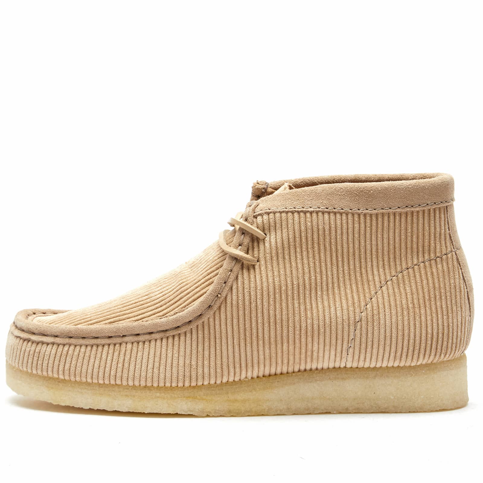 حذاء Mayde Wallabee من Clarks Originals باللون البيج