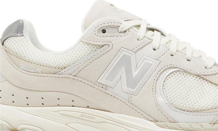 New Balance 2002R 'Linen Fog' sneakers, cream