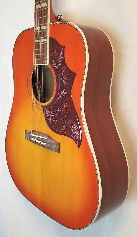 جيتار Epiphone Hummingbird Studio الصوتي/الكهربائي، لون الكرز الباهت EEHBFCNH1