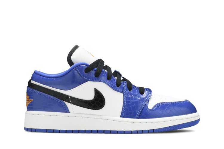 حذاء Air Jordan 1 Low GS 'Hyper Royal' باللون الأزرق