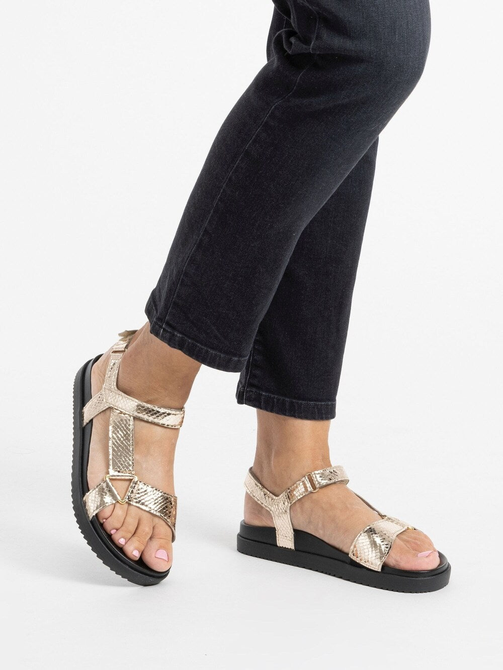 VITAFORM strappy sandals, gold