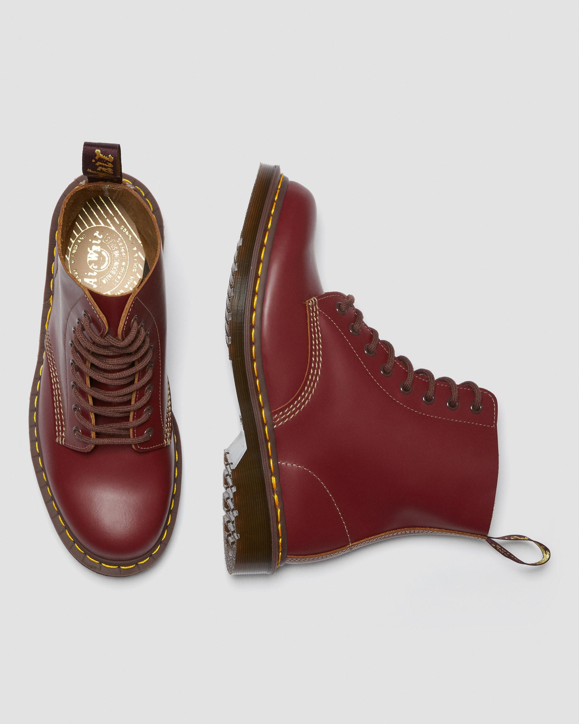 حذاء برباط من إنتاج شركة Dr. Martens، صنع في إنجلترا عام 1460