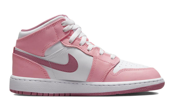 حذاء رياضي (GS) Air Jordan 1 Mid 'Valentine's Day'، لون مرجاني طباشيري/توت صحراوي/أبيض