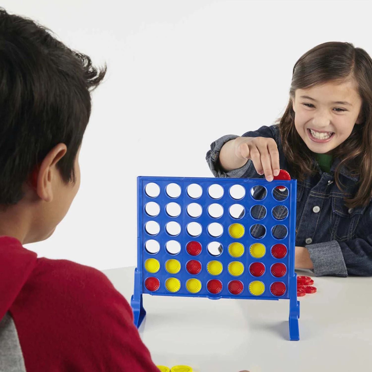 لعبة Connect 4 من Hasbro - شخصية مرخصة