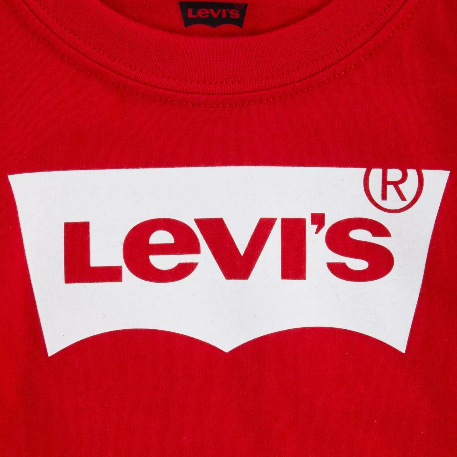 تي شيرت Levi's بشعار للأولاد الصغار بنقشة الخفاش من Levi's باللون الأحمر