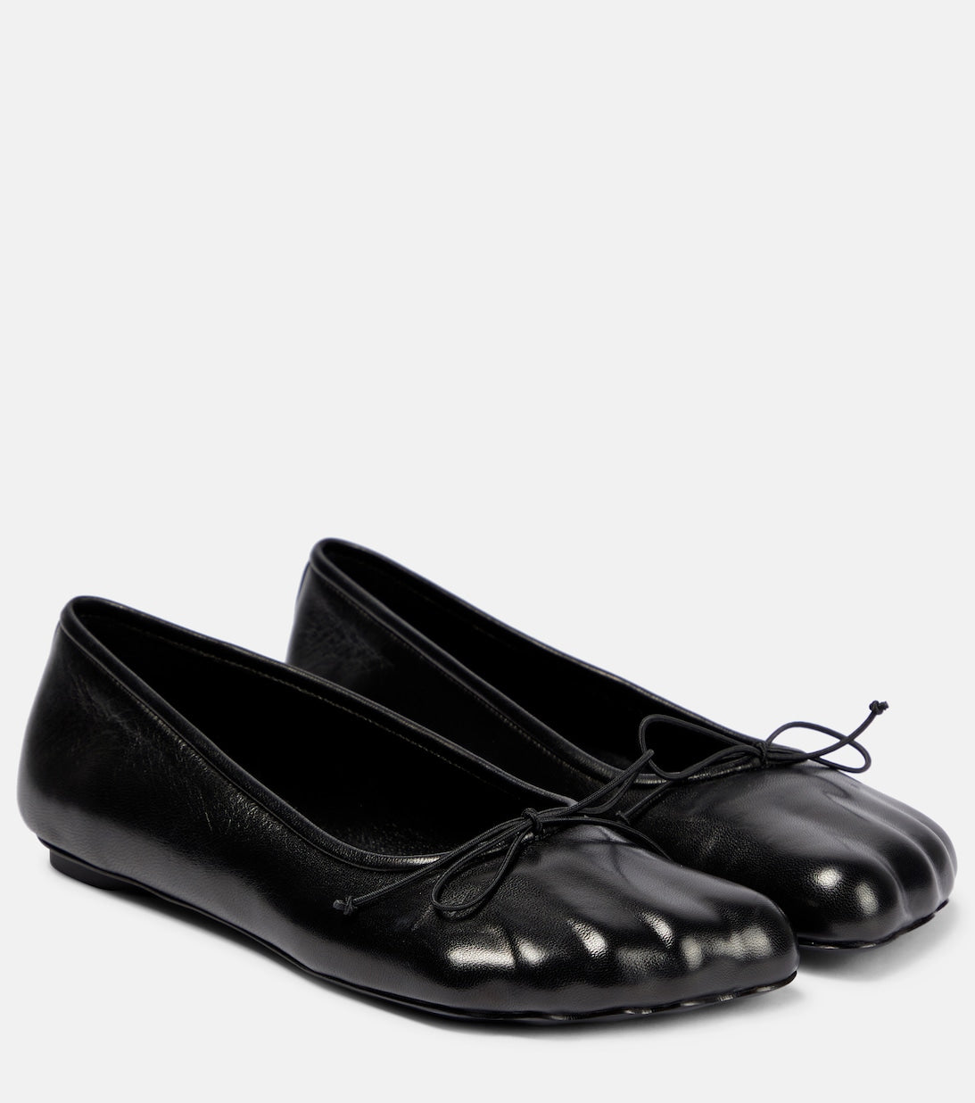 Leather ballet shoes with anatomical shape. Balenciaga, black