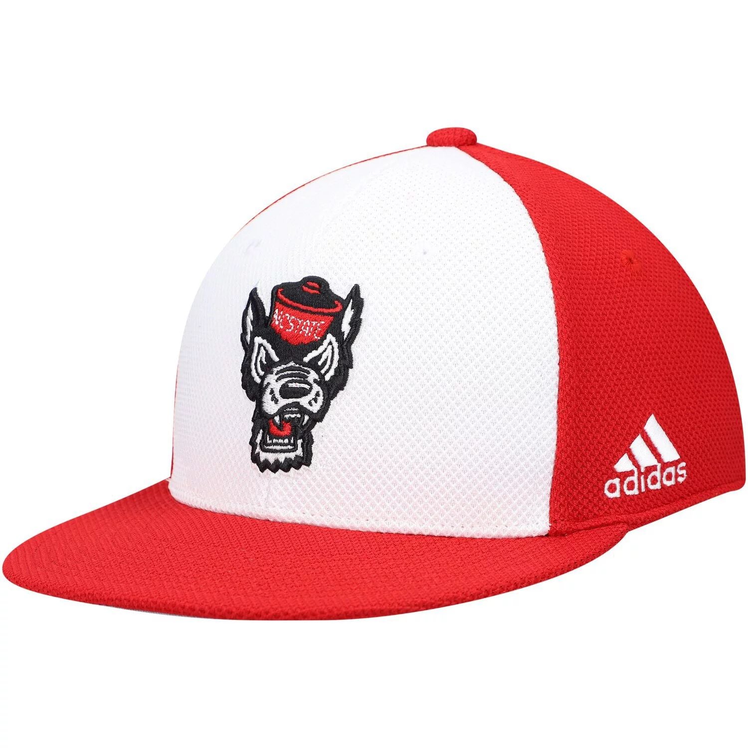 قبعة بيسبول adidas للرجال باللونين الأبيض والأحمر من NC State Wolfpack On-Field