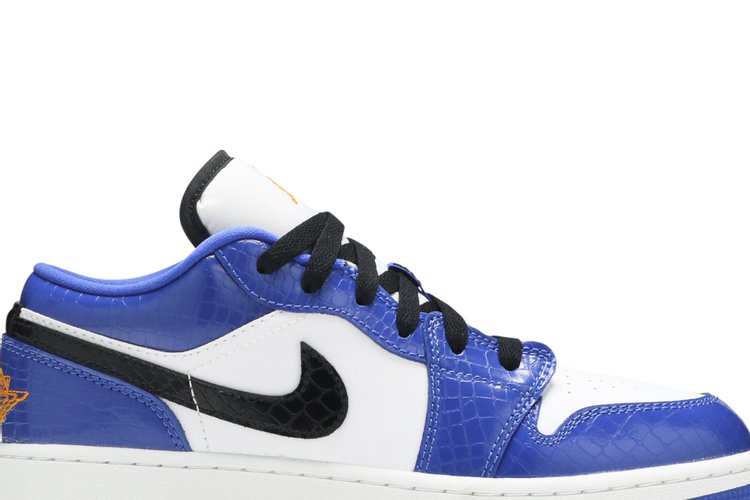 حذاء Air Jordan 1 Low GS 'Hyper Royal' باللون الأزرق