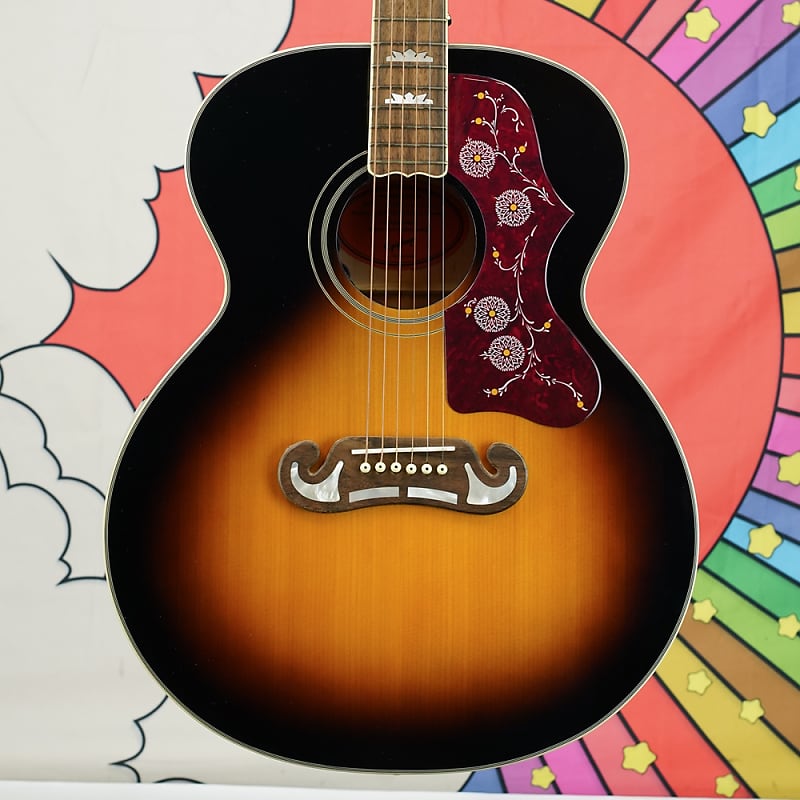 جيتار أكوستيك Epiphone J-200 - لامع عتيق من Sunburst Gloss - كهربائي صوتي بستة أوتار مع سطح من خشب التنوب الصلب وظهر وجوانب من خشب القيقب وعنق من خشب القيقب مكون من قطعتين ولوحة مفاتيح من خشب الغار الهندي - لامع عتيق من Sunburst Gloss