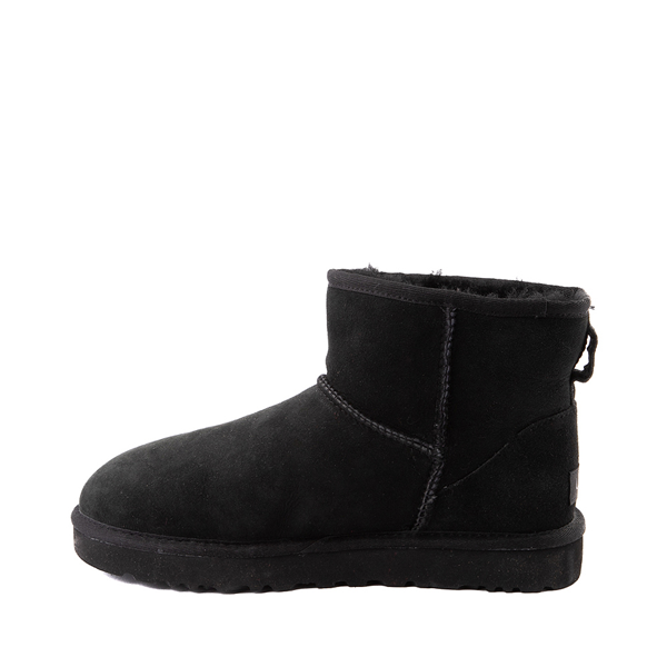 حذاء UGG Classic II نسائي قصير، أسود