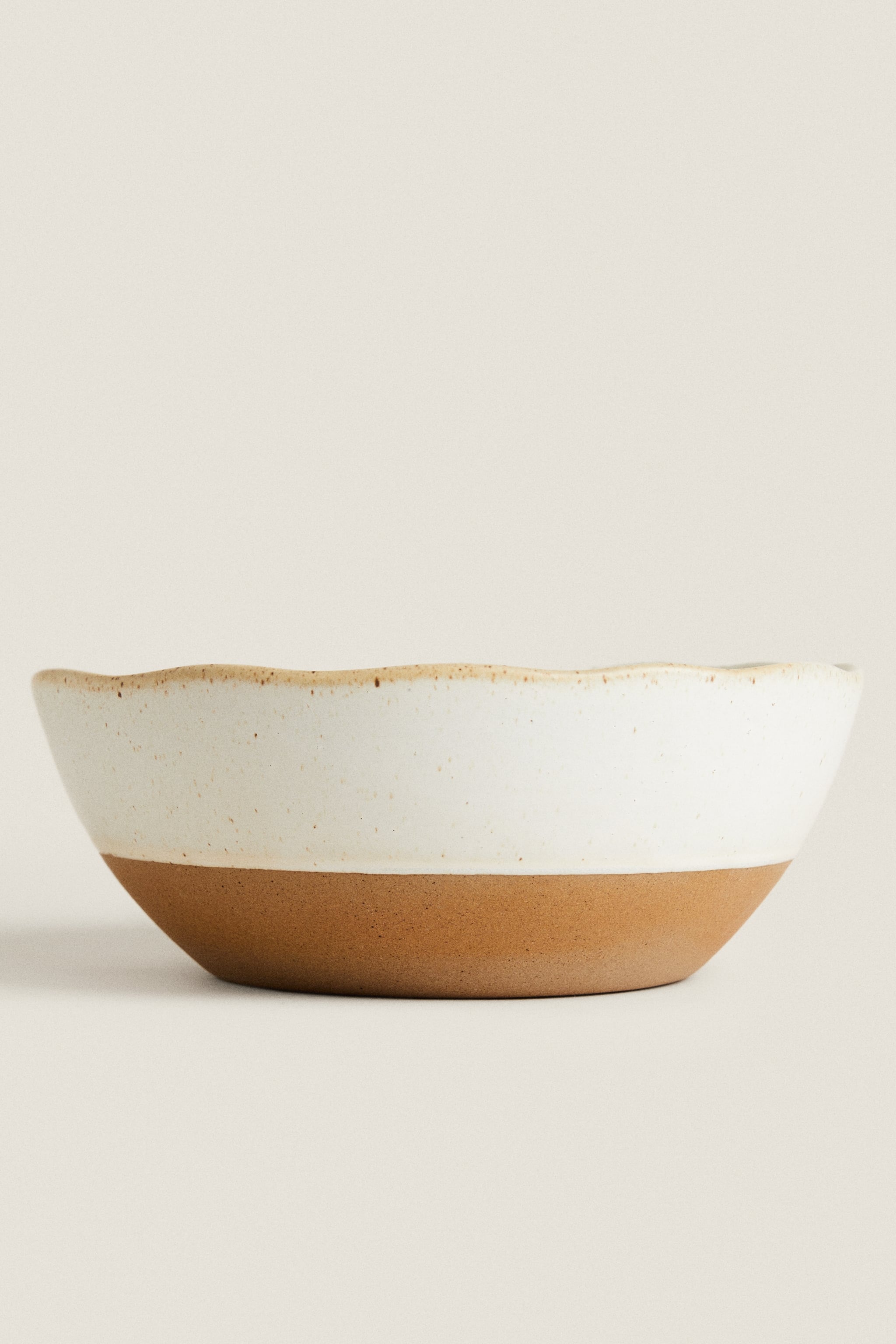 Salad bowl with embossed design Zara, oyster white