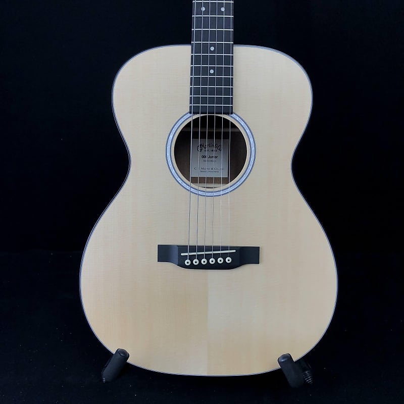 Acoustic guitar Martin 000JR-10