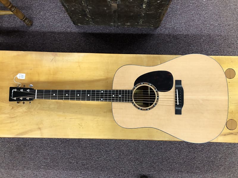 جيتار صوتي Eastman Dreadnought E2D مصنوع من خشب Sapele الصلب B&amp;S Cedar Top مع حقيبة حفلات مبطنة