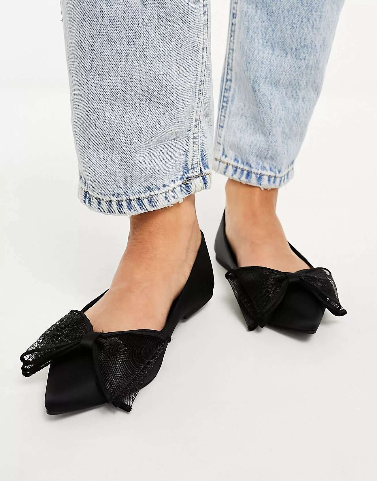 حذاء ASOS Lila Wide Bow Flats باللون الأسود