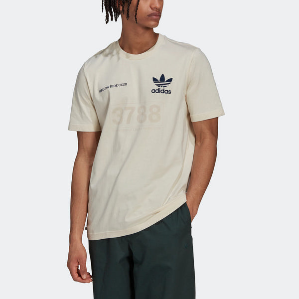 تي شيرت رجالي adidas originals Mrc Tee مطبوع عليه شعار العلامة التجارية برقبة دائرية وأكمام قصيرة باللون الأبيض الكريمي، أبيض